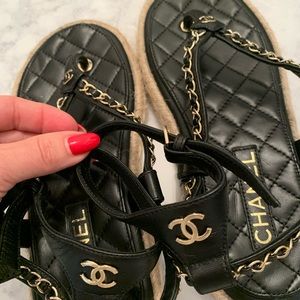 Size 39 black leather CHANEL RESORT 2021 Sandals.